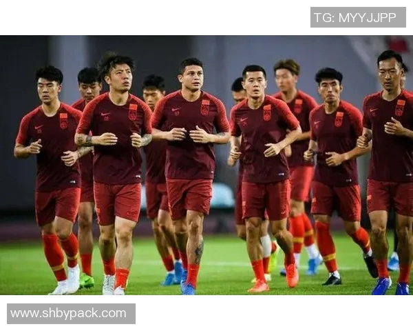 国足迎战泰国中国杯全力争胜展现实力与团结精神